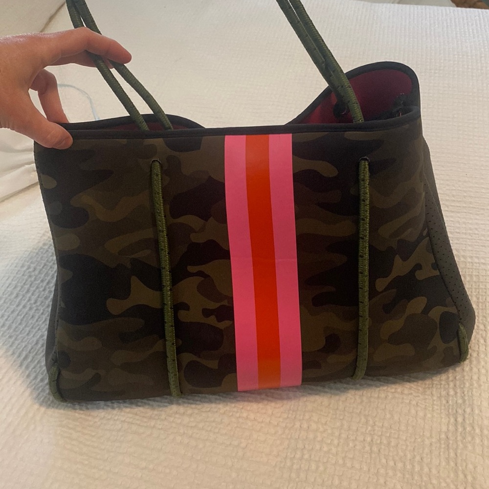 Haute Shore Greyson Showoff | Neoprene Tote